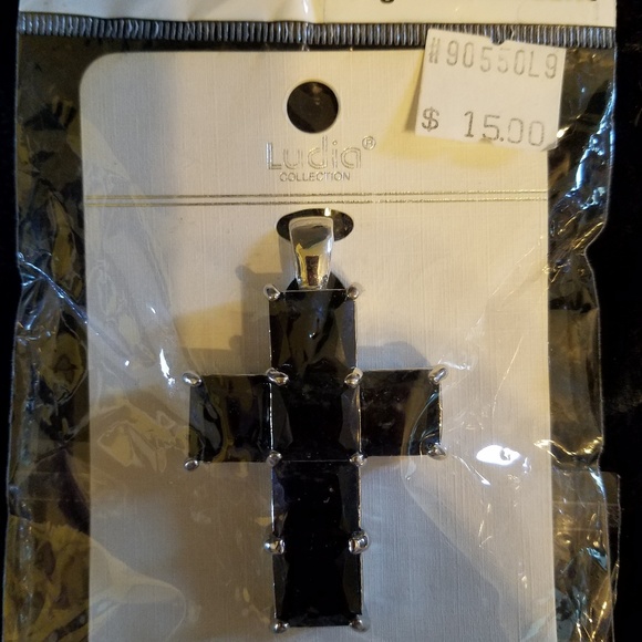 Ludia Black Magnetic Cross Brooch,  Religious - Picture 6 of 6